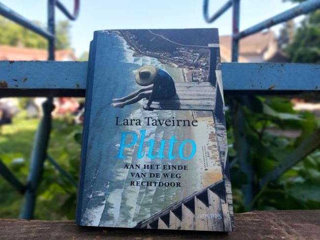 Pluto - Lara Taveirne